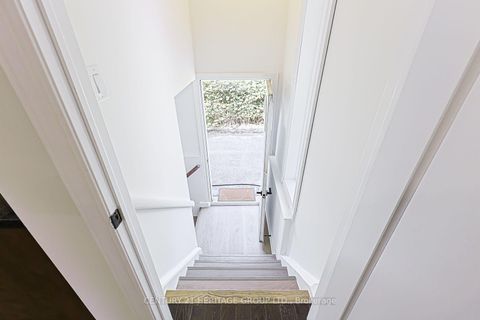 Photo 16 at 314 Wenlock Avenue, Harding, Richmond Hill