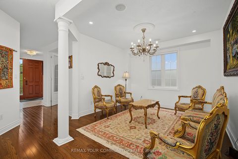 Photo 5 at 8 Yemina Gate, Patterson, Vaughan