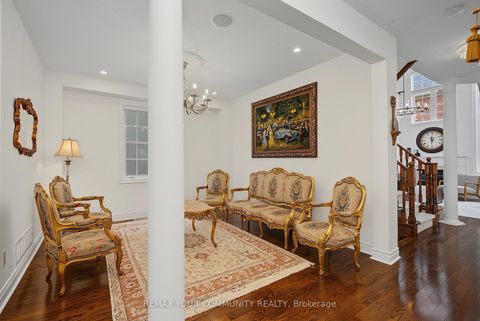 Photo 6 at 8 Yemina Gate, Patterson, Vaughan