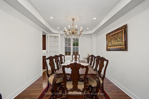 Photo 7 at 8 Yemina Gate, Patterson, Vaughan
