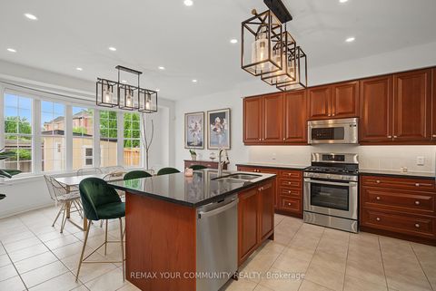 Photo 12 at 8 Yemina Gate, Patterson, Vaughan