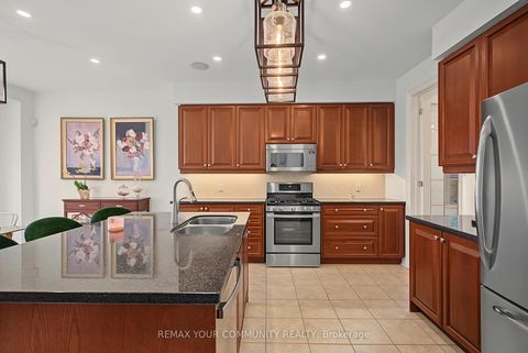 Photo 13 at 8 Yemina Gate, Patterson, Vaughan