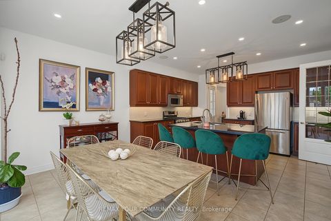 Photo 15 at 8 Yemina Gate, Patterson, Vaughan