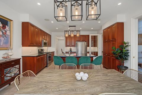 Photo 16 at 8 Yemina Gate, Patterson, Vaughan