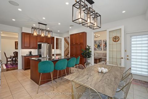 Photo 17 at 8 Yemina Gate, Patterson, Vaughan