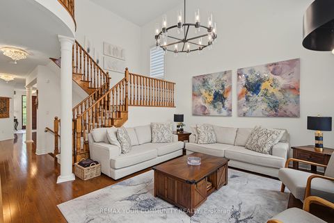 Photo 18 at 8 Yemina Gate, Patterson, Vaughan