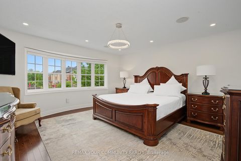 Photo 24 at 8 Yemina Gate, Patterson, Vaughan