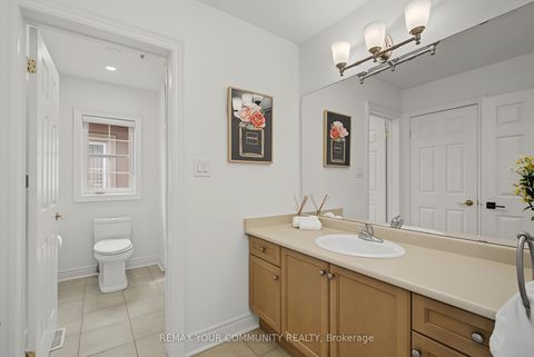 Photo 30 at 8 Yemina Gate, Patterson, Vaughan