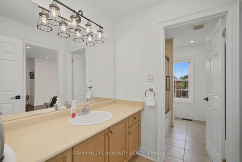 Photo 34 at 8 Yemina Gate, Patterson, Vaughan