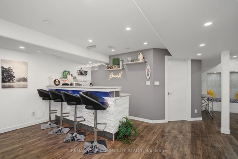 Photo 40 at 8 Yemina Gate, Patterson, Vaughan