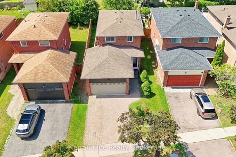 Photo 4 at 53 Belvedere Crescent, Crosby, Richmond Hill