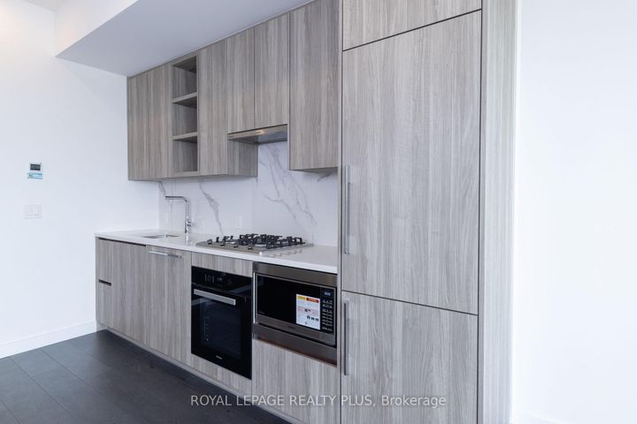 Photo 10 at 662 - 68 Esther Shiner Boulevard, Bayview Village, Toronto