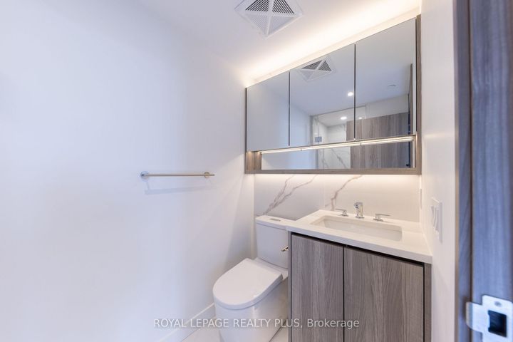 Photo 15 at 662 - 68 Esther Shiner Boulevard, Bayview Village, Toronto