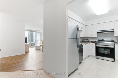 Photo 5 at 814 - 11 Townsgate Drive, Yorkhill, Vaughan