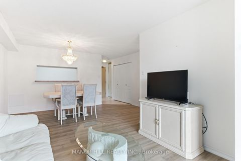 Photo 11 at 814 - 11 Townsgate Drive, Yorkhill, Vaughan