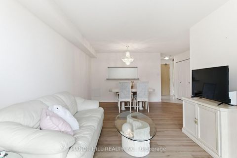 Photo 12 at 814 - 11 Townsgate Drive, Yorkhill, Vaughan