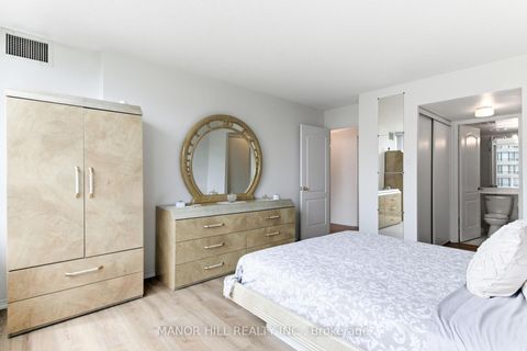 Photo 25 at 814 - 11 Townsgate Drive, Yorkhill, Vaughan
