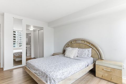 Photo 26 at 814 - 11 Townsgate Drive, Yorkhill, Vaughan