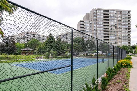 Photo 37 at 814 - 11 Townsgate Drive, Yorkhill, Vaughan