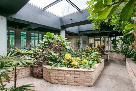 Photo 48 at 814 - 11 Townsgate Drive, Yorkhill, Vaughan