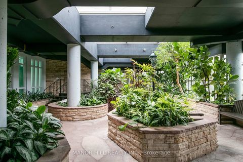 Photo 49 at 814 - 11 Townsgate Drive, Yorkhill, Vaughan