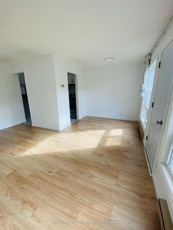 Photo 2 at 44 Woody Vine Way, Bayview Village, Toronto