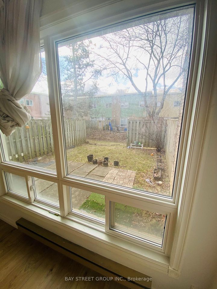 Photo 5 at 44 Woody Vine Way, Bayview Village, Toronto