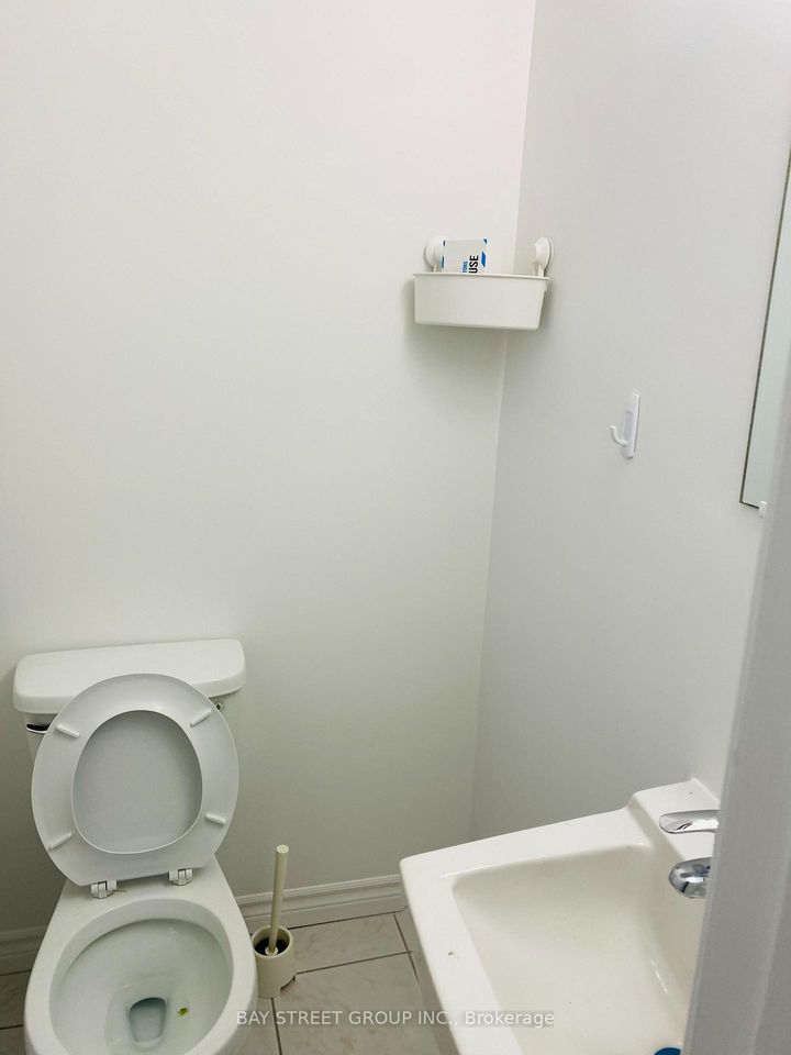 Photo 6 at 44 Woody Vine Way, Bayview Village, Toronto