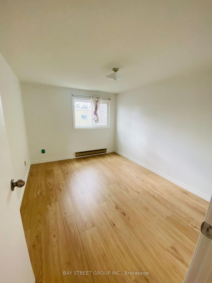 Photo 10 at 44 Woody Vine Way, Bayview Village, Toronto