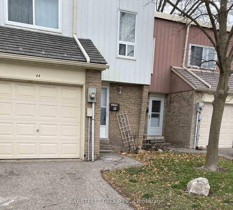 Photo 14 at 44 Woody Vine Way, Bayview Village, Toronto