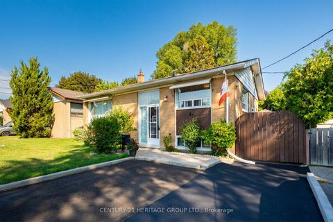 Photo 1 at 417 Paliser Crescent S, Harding, Richmond Hill