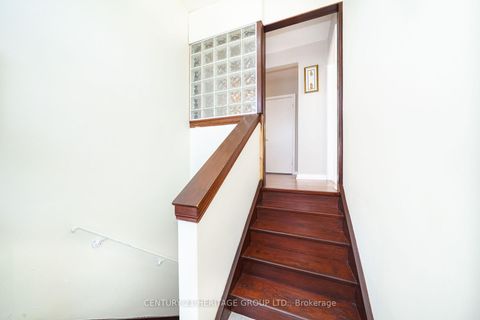 Photo 6 at 417 Paliser Crescent S, Harding, Richmond Hill