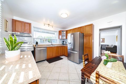 Photo 10 at 417 Paliser Crescent S, Harding, Richmond Hill