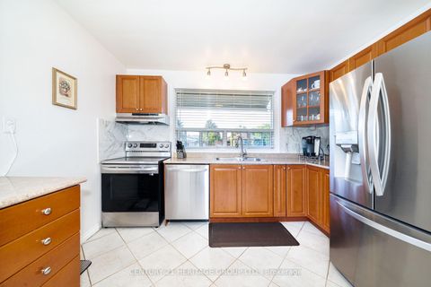 Photo 11 at 417 Paliser Crescent S, Harding, Richmond Hill