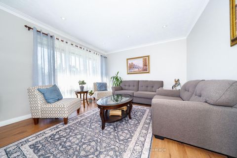 Photo 15 at 417 Paliser Crescent S, Harding, Richmond Hill