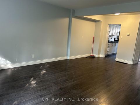 Photo 2 at 127 - 69 Godstone Road, Don Valley Village, Toronto