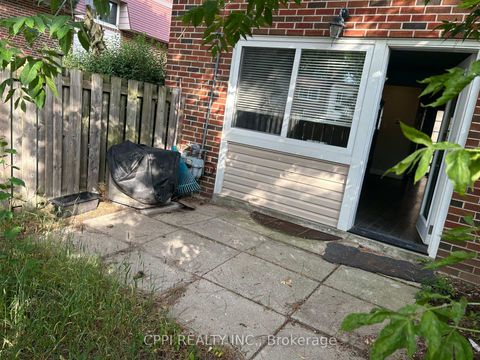 Photo 4 at 127 - 69 Godstone Road, Don Valley Village, Toronto
