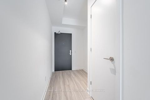Photo 2 at 806 - 458 Richmond Street W, Waterfront Communities C1, Toronto