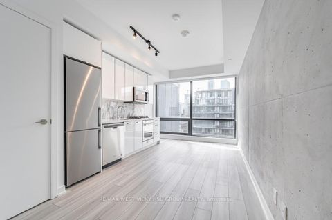 Photo 3 at 806 - 458 Richmond Street W, Waterfront Communities C1, Toronto