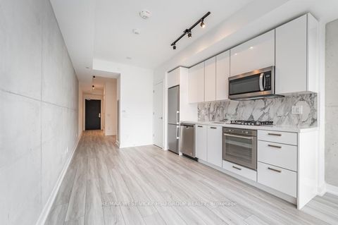 Photo 6 at 806 - 458 Richmond Street W, Waterfront Communities C1, Toronto