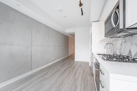Photo 7 at 806 - 458 Richmond Street W, Waterfront Communities C1, Toronto