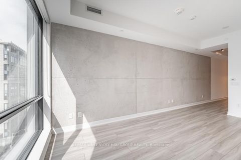 Photo 8 at 806 - 458 Richmond Street W, Waterfront Communities C1, Toronto