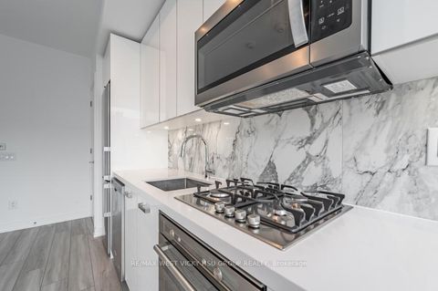 Photo 9 at 806 - 458 Richmond Street W, Waterfront Communities C1, Toronto