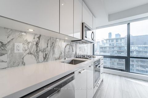 Photo 10 at 806 - 458 Richmond Street W, Waterfront Communities C1, Toronto