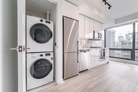 Photo 12 at 806 - 458 Richmond Street W, Waterfront Communities C1, Toronto