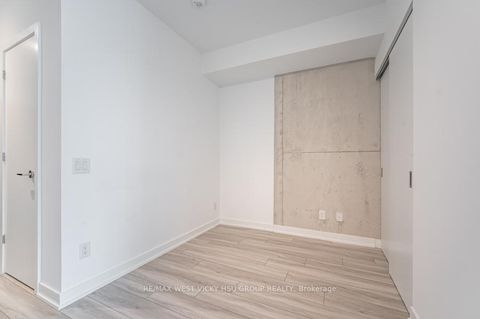 Photo 13 at 806 - 458 Richmond Street W, Waterfront Communities C1, Toronto