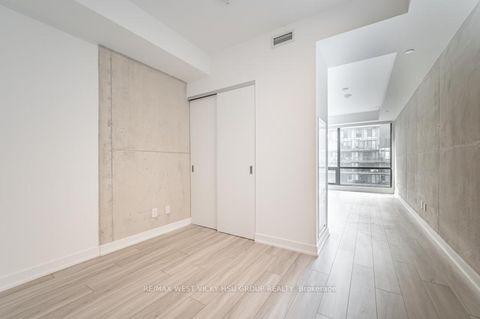 Photo 15 at 806 - 458 Richmond Street W, Waterfront Communities C1, Toronto
