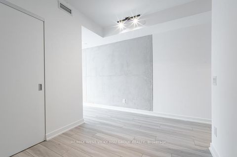 Photo 17 at 806 - 458 Richmond Street W, Waterfront Communities C1, Toronto