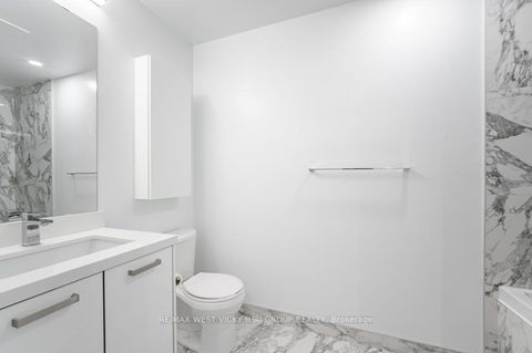 Photo 20 at 806 - 458 Richmond Street W, Waterfront Communities C1, Toronto