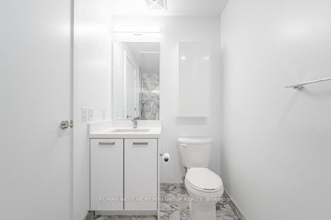 Photo 22 at 806 - 458 Richmond Street W, Waterfront Communities C1, Toronto